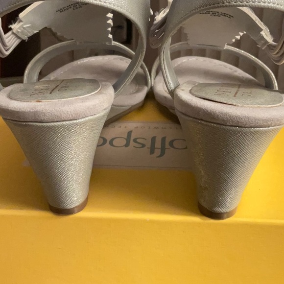 New York Transit Silver Wedge Sandals, size 9. - Picture 3 of 4